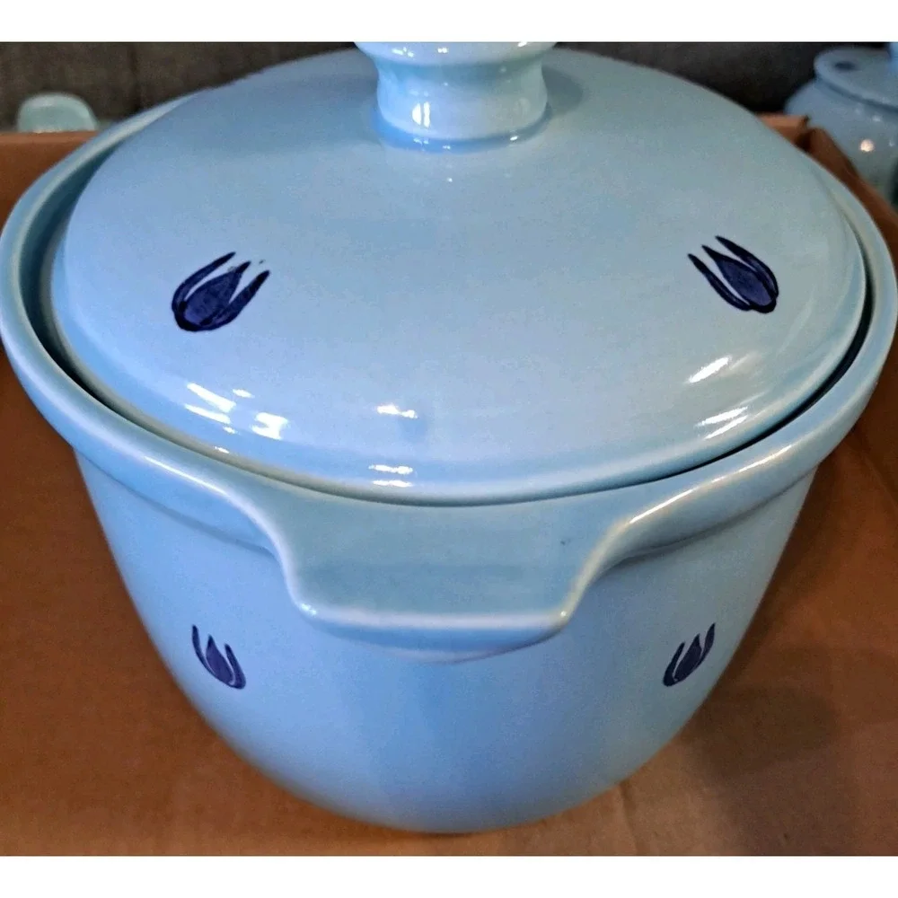 Vtg MCM Cronin Pottery DutchBlue Tulip Pattern Bean Pot Casserole 2 QT Made USA